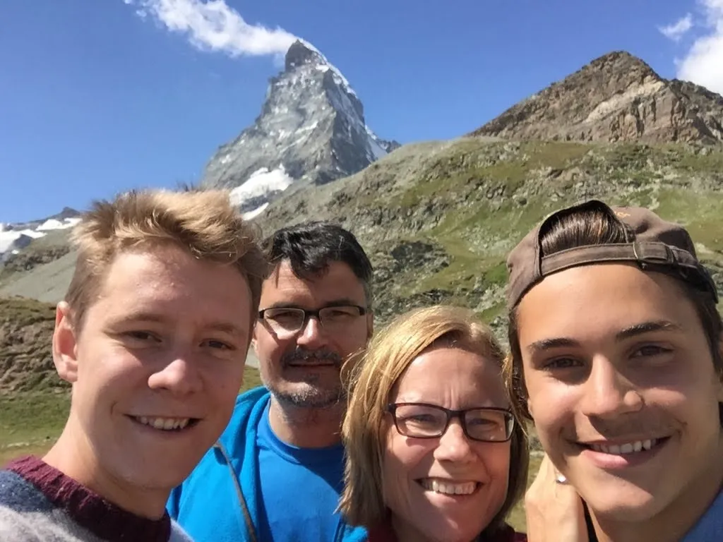 folder-2-_-sylvie-with-family.jpg